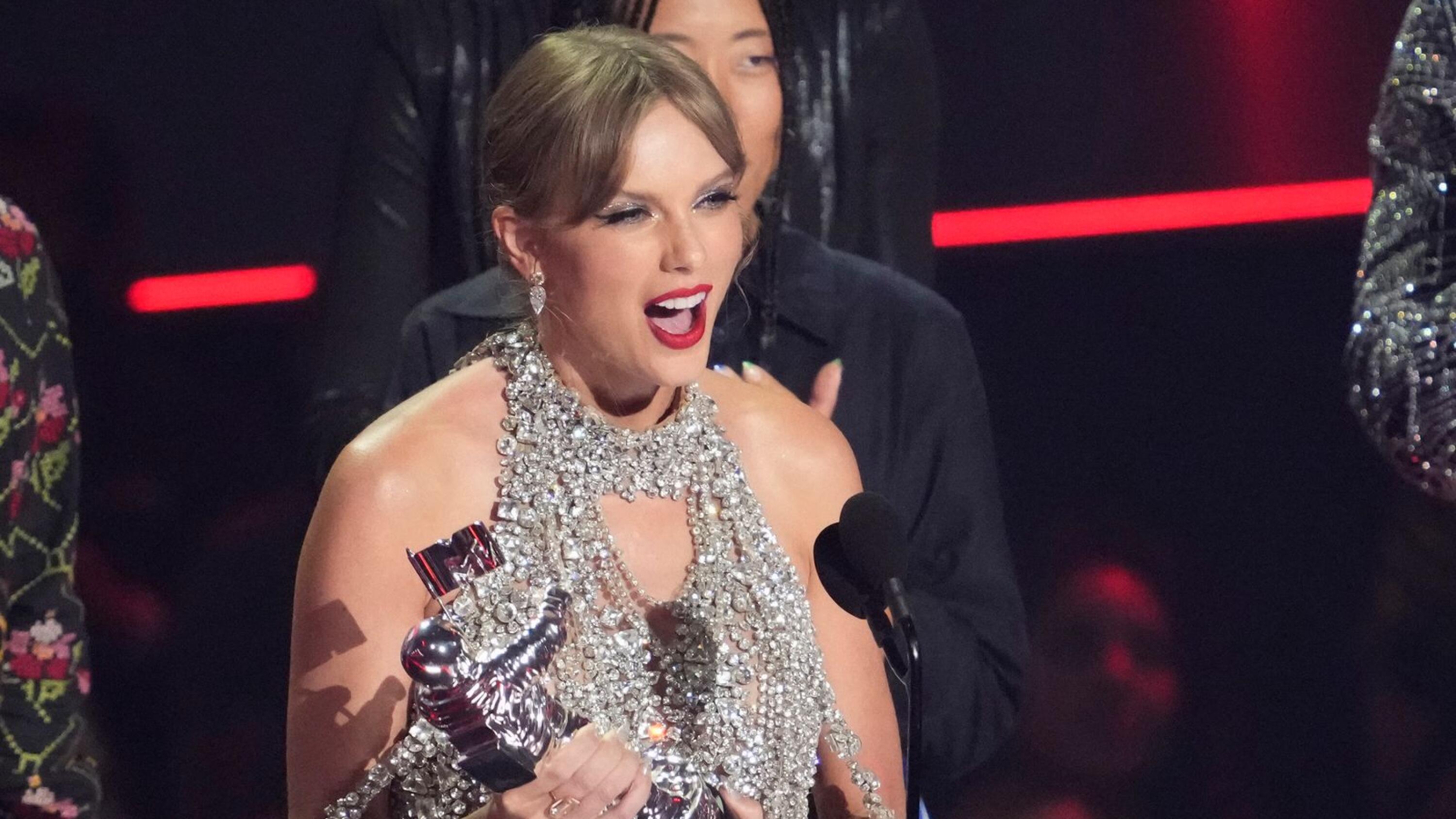 Embankment smart Reskyd Taylor Swift wins top prize at MTV VMAs