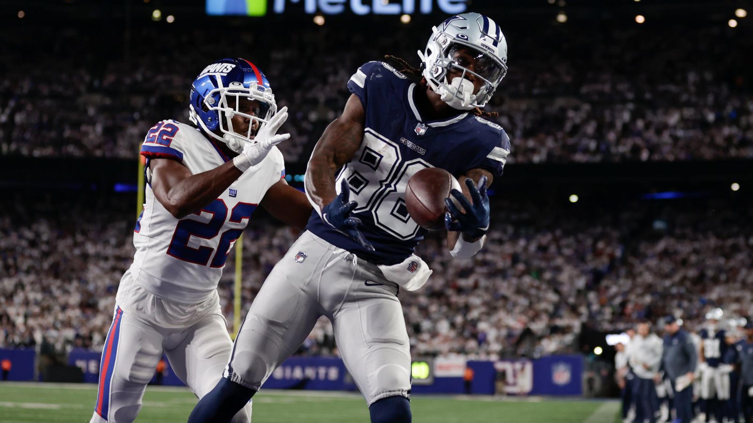 Lamb's 1-handed TD catch gives Dallas 23-16 win over Giants