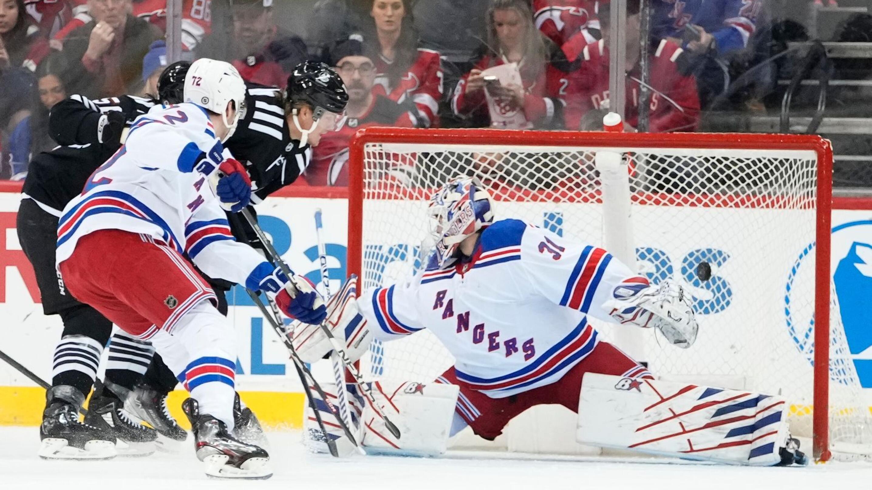 Kreider scores twice as Rangers open 2-game lead in series with Devils