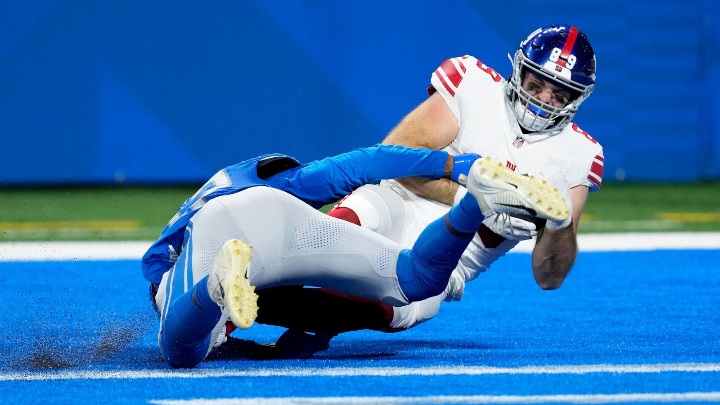 Giants tight end Tommy Sweeney collapses from 'medical event,' in stable  condition
