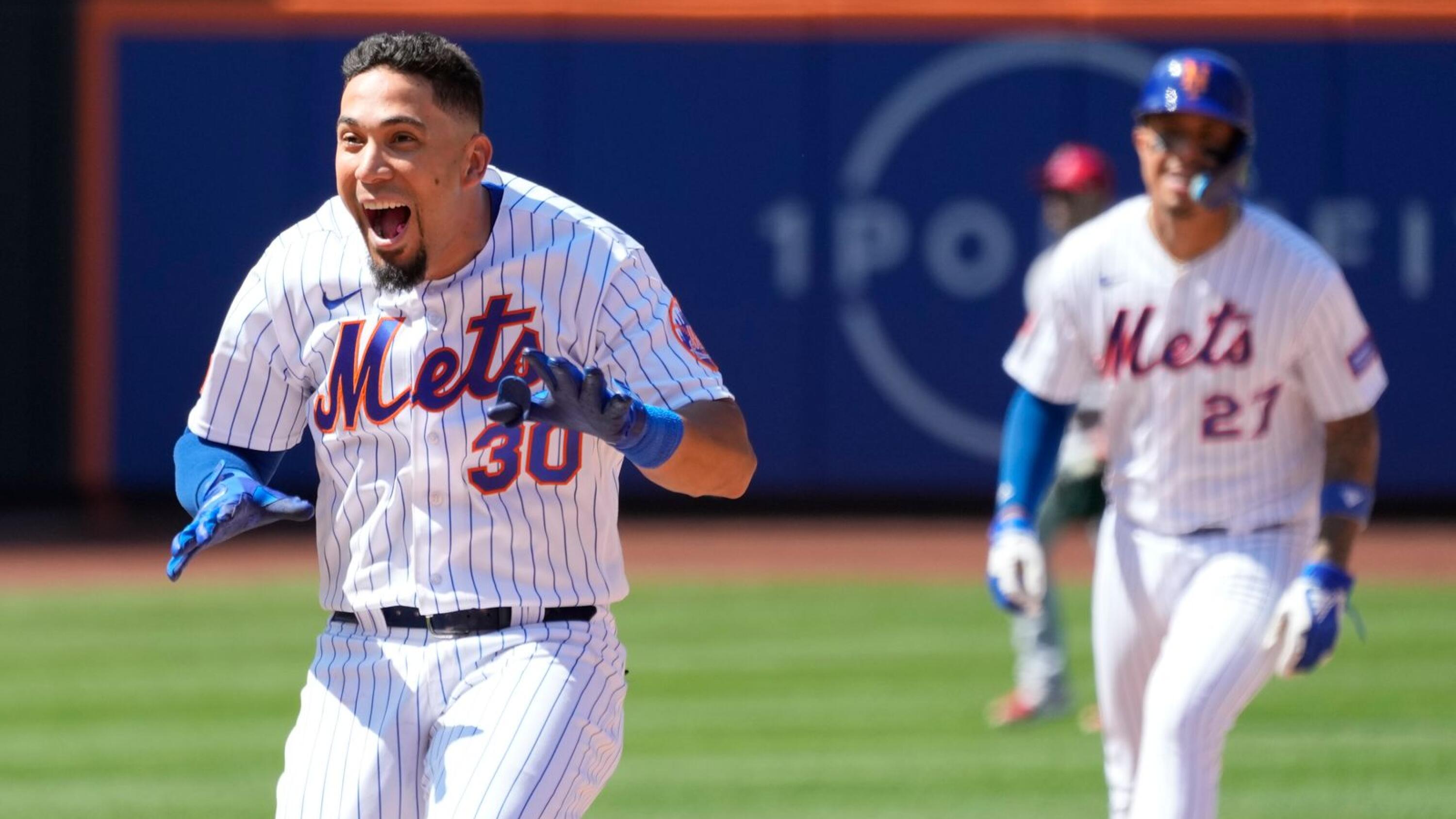 Mets rally past Phils with seven-run eighth inning