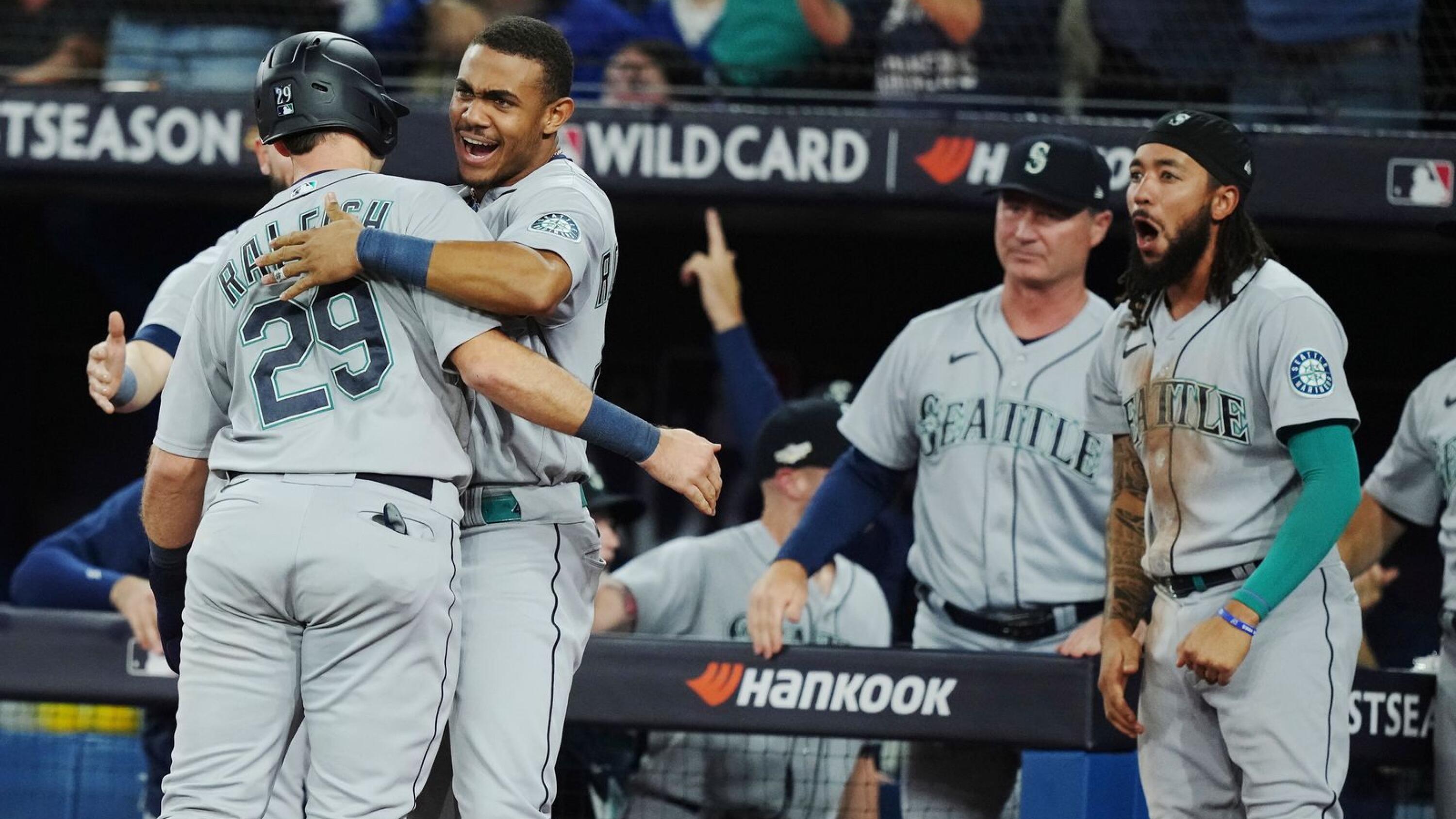 Mariners erase seven-run deficit to sweep Blue Jays, advance to ALDS