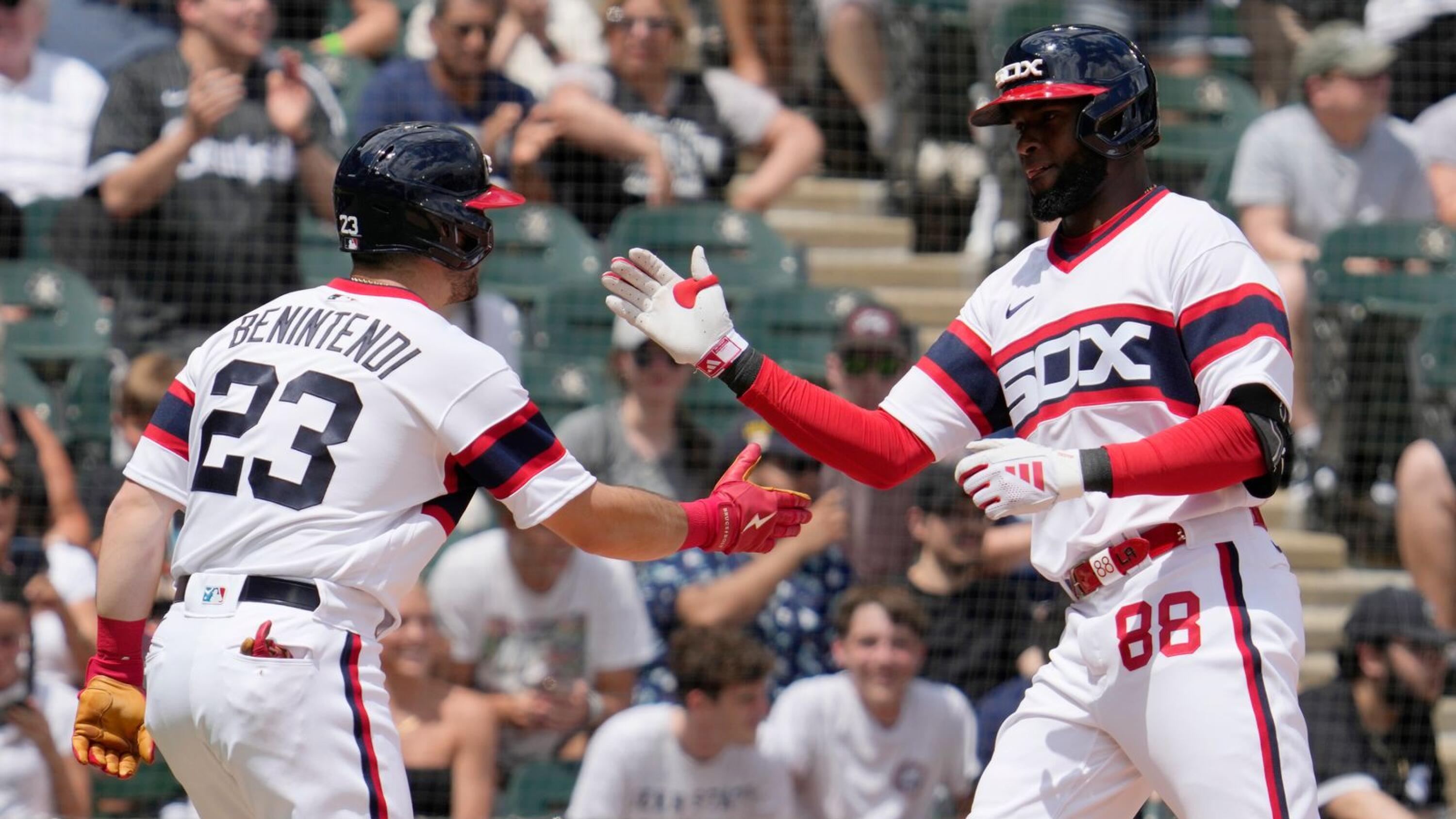 Robert homers twice to power White Sox past Red Sox 4-1