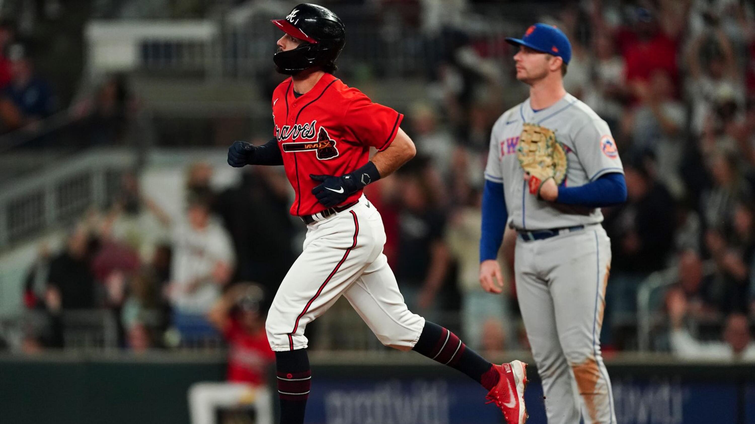 Braves hit 3 HRs off deGrom and tie Mets of NL East lead