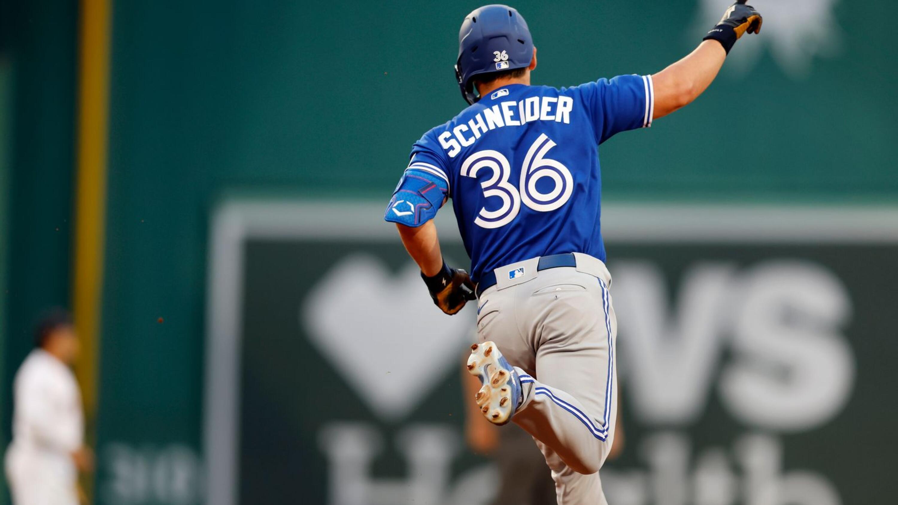 Schneider homers in first MLB at-bat to help Blue Jays beat Red