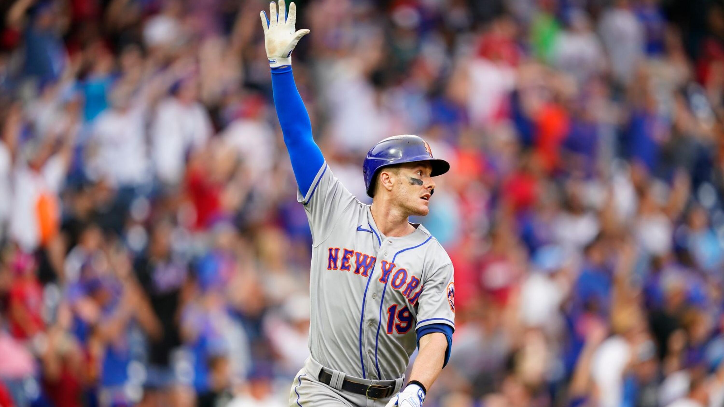 Mets' Mark Canha deliers epic bat flip after HR vs. Phillies