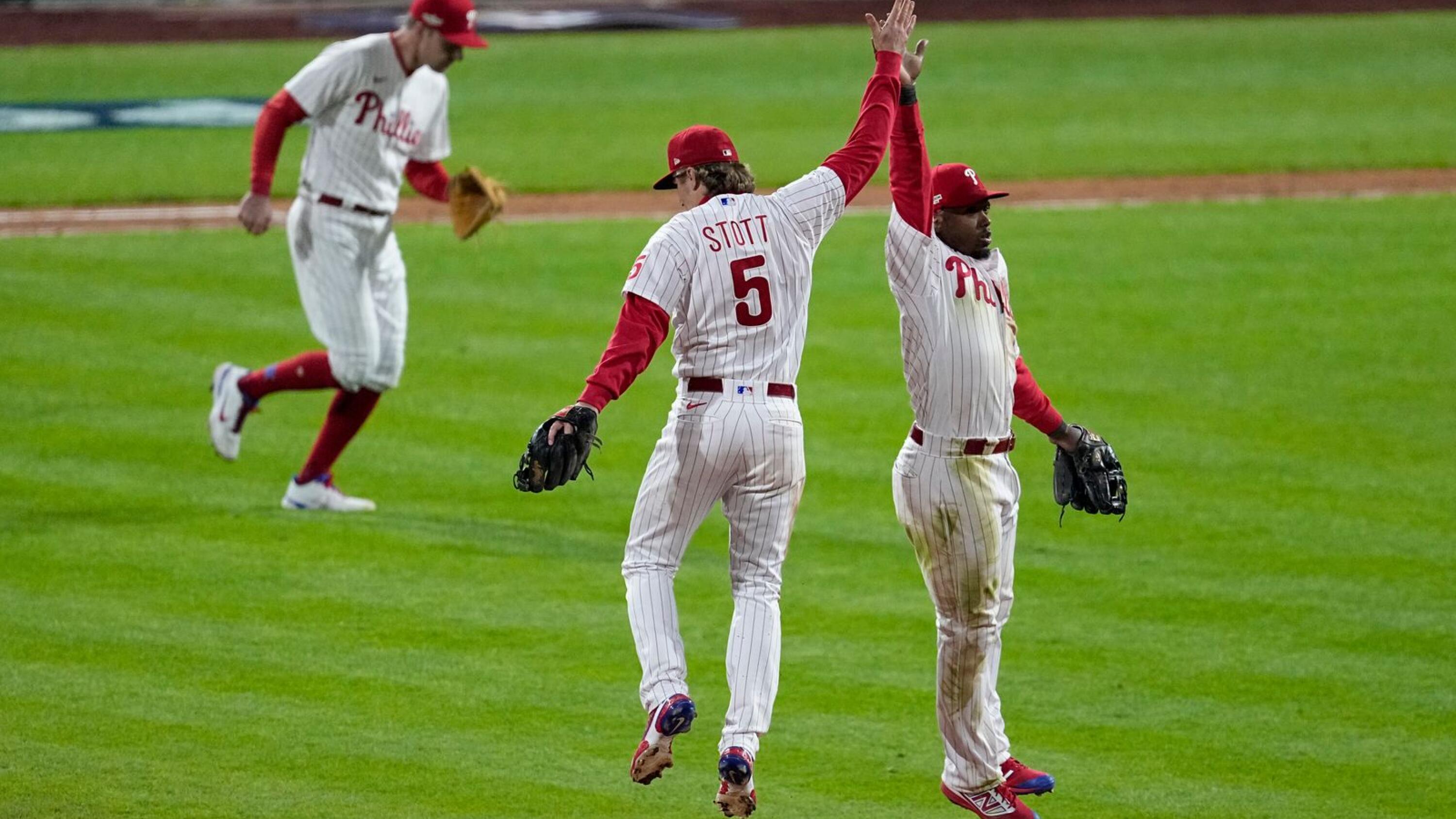 Phillies top Padres 4-2, lead NLCS 2-1