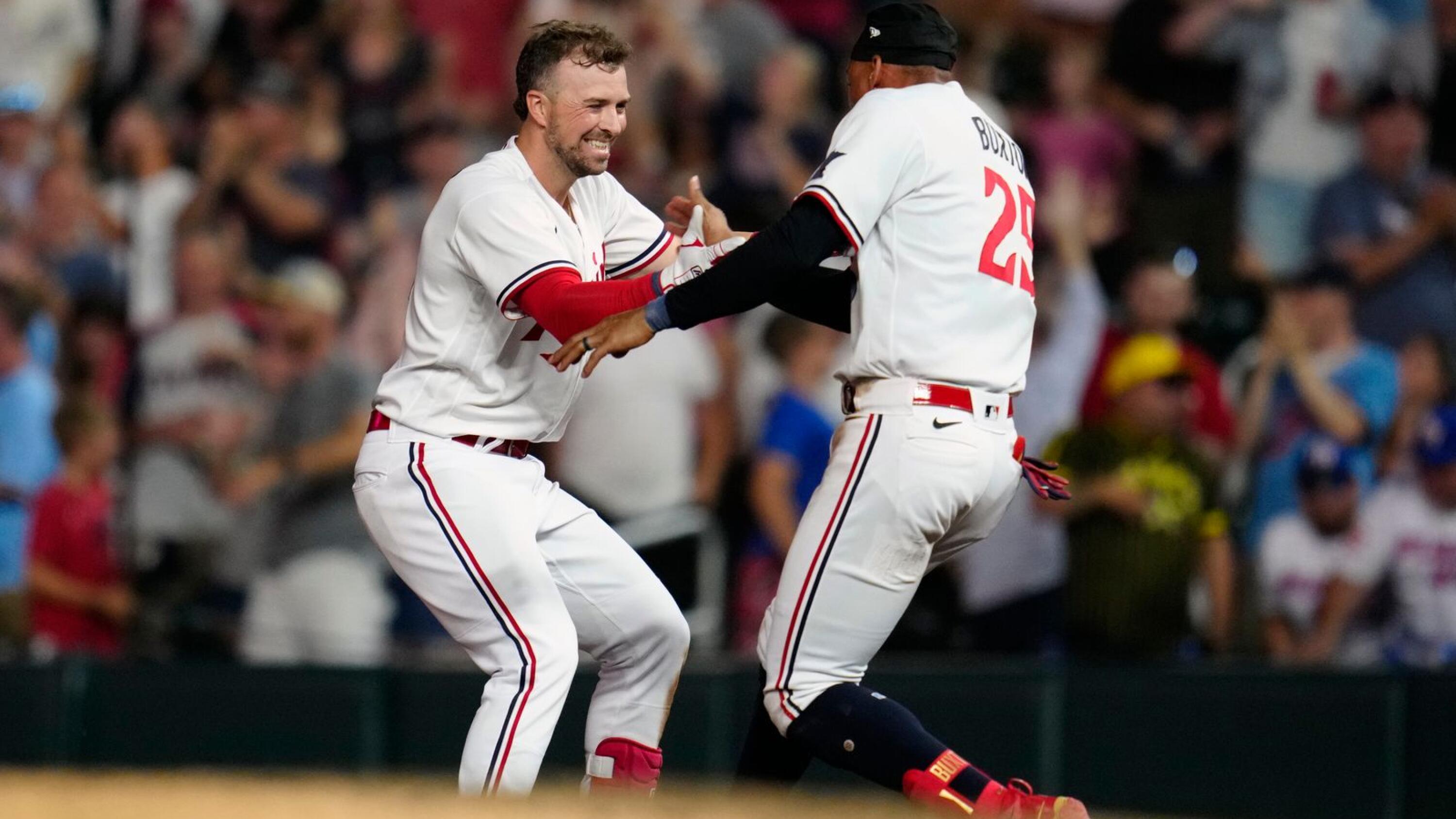 Twins defeat Astros as Kyle Farmer, Byron Buxton homer; pitchers