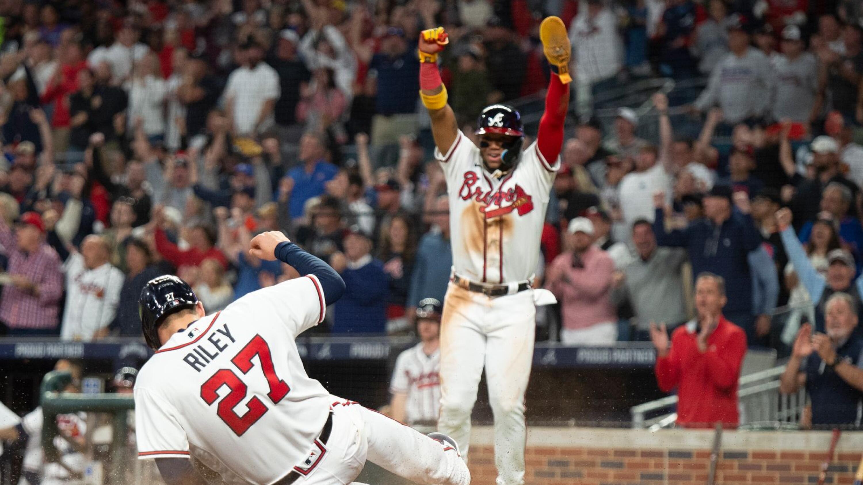 Braves beat Marlins 2-1, clinch 5th straight NL East title