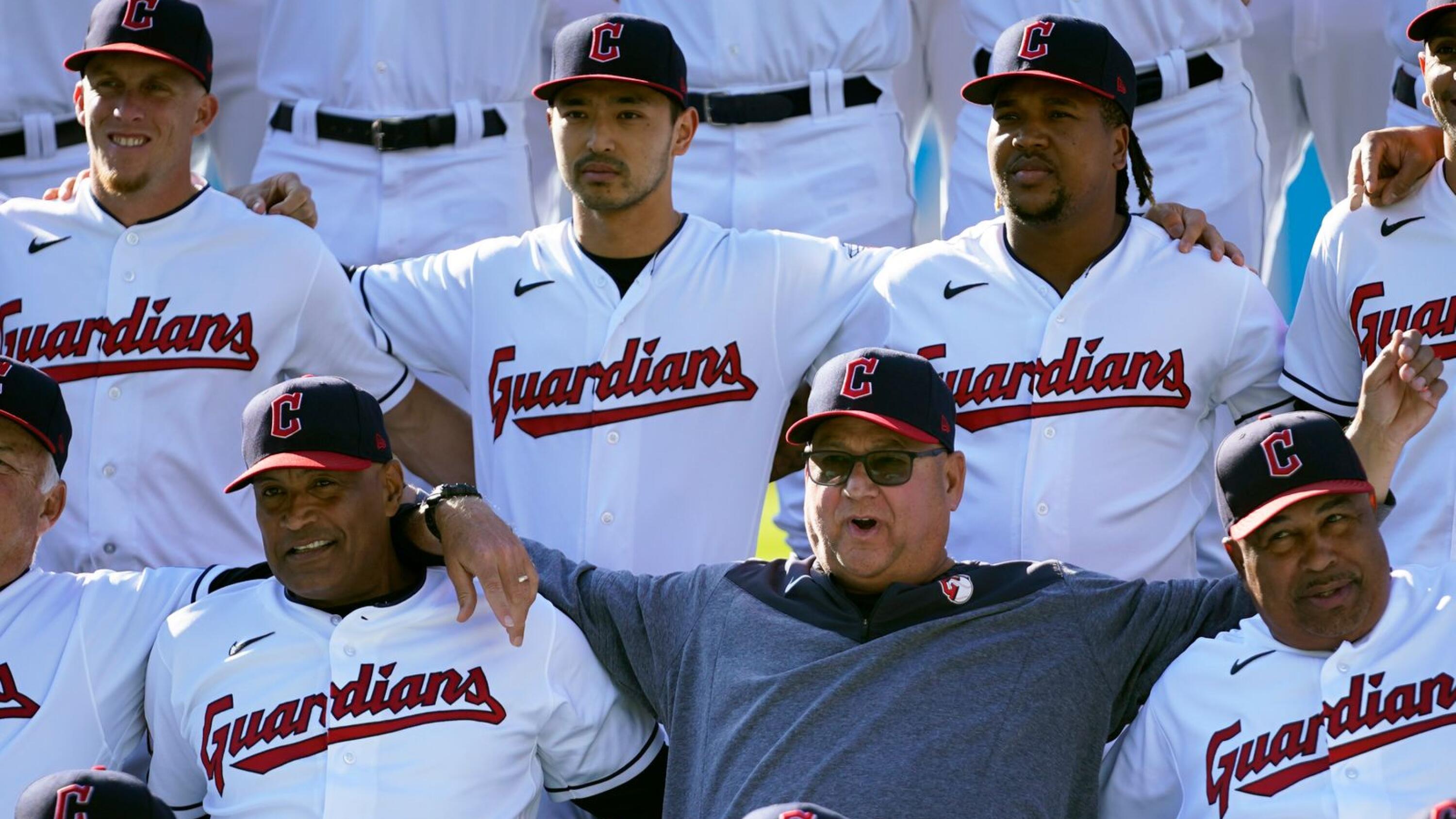 Manager Terry Francona of the Cleveland Guardians looks on prior to a  News Photo - Getty Images