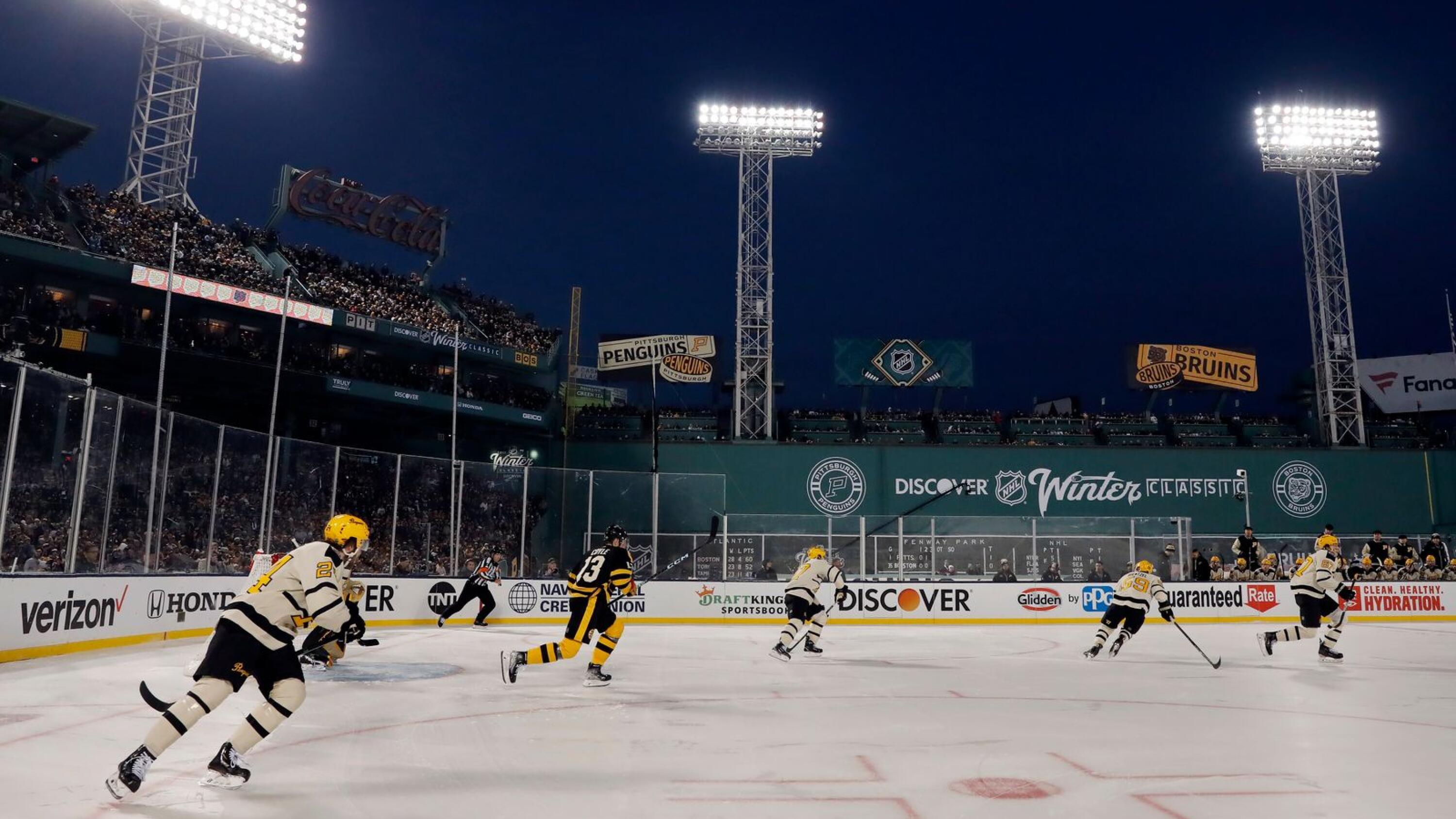Bruins and Penguins team photos on the 2023 Winter Classic stage