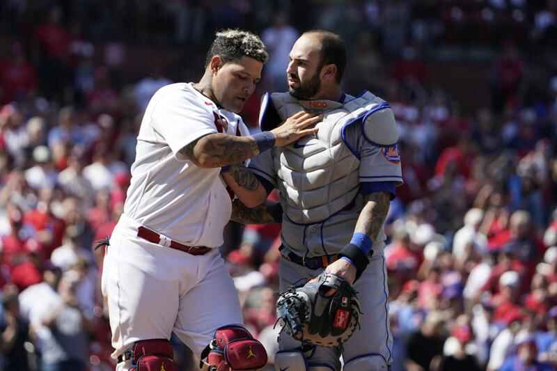 Benches clear after Cardinals' Yadier Molina charges at