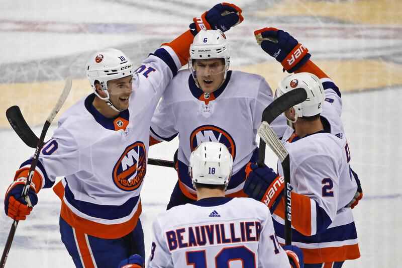 Andre Burakovsky's late goal lifts Avalanche over Islanders