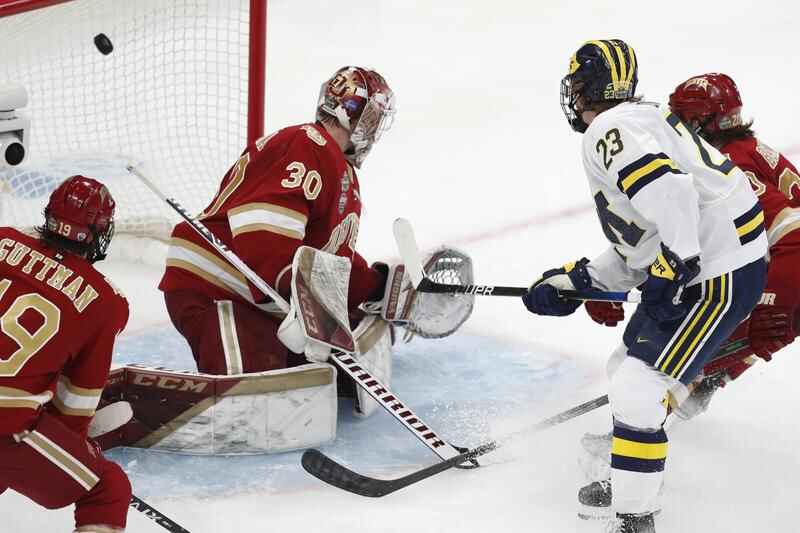 Red Berenson wins 800th game for Michigan hockey