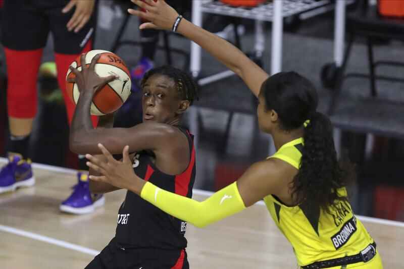 WNBA Finals: With stellar defense, Chicago rolls in Game 3 - Los