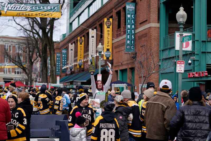 Bruins arrive at Fenway Park Winter Classic in Red Sox uniforms