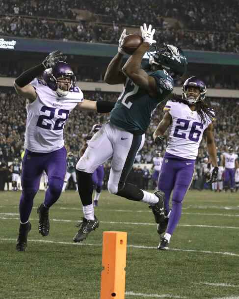 Foles, Eagles fly into Super Bowl, rout Vikings 38-7