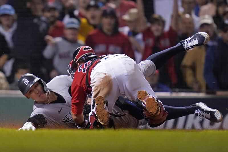 Red Sox advance to ALDS, end Yankees' season