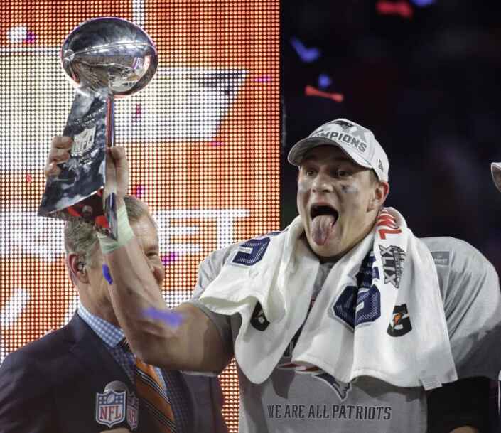 Giants edge Patriots in Super Bowl thriller