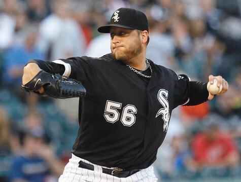 Retired MLB pitcher Mark Buehrle appears in crowd at Cardinals