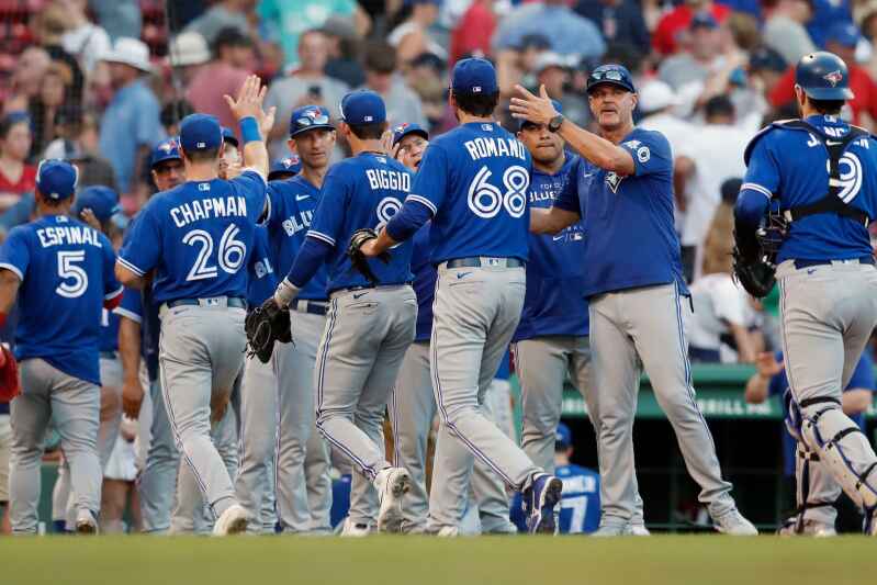 Blue Jays place Manoah on 10-day injured list with right back contusion