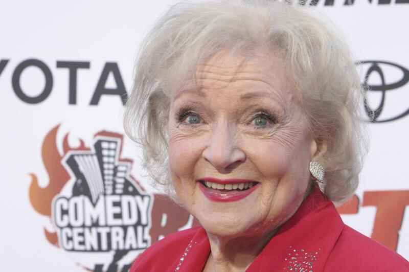 Betty White, a Television Golden Girl From the Start, Is Dead at