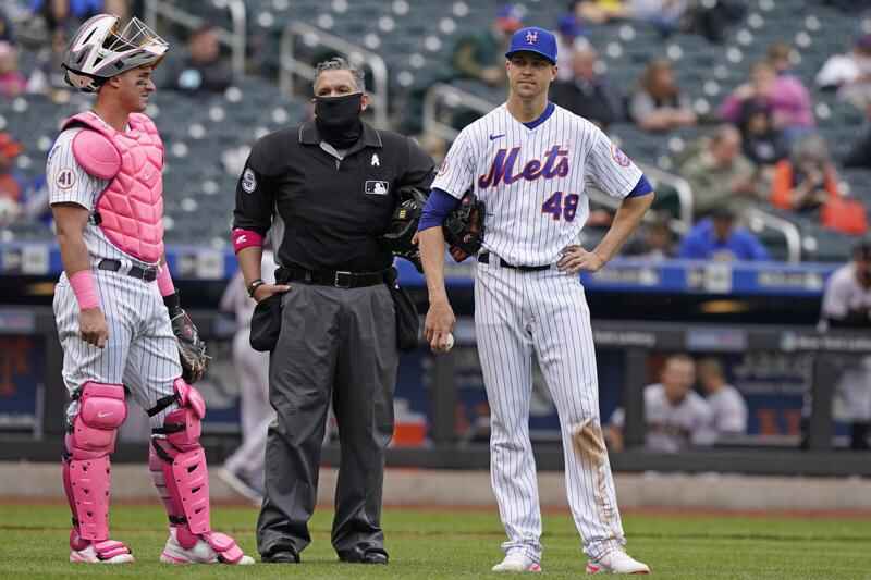 Jacob deGrom Is Alone Among Mets Starters: Uninjured and Unbeatable - The  New York Times