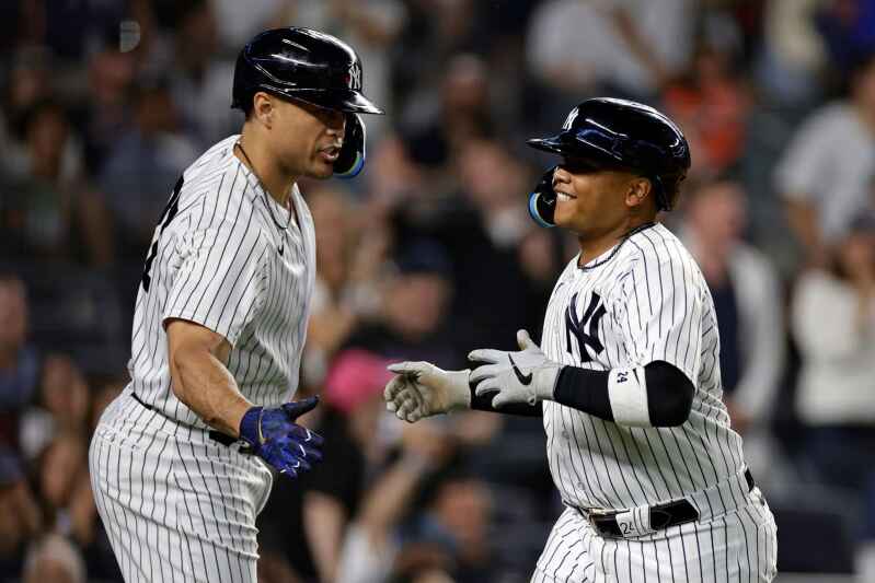 Red Sox score three in 10th to beat Yankees
