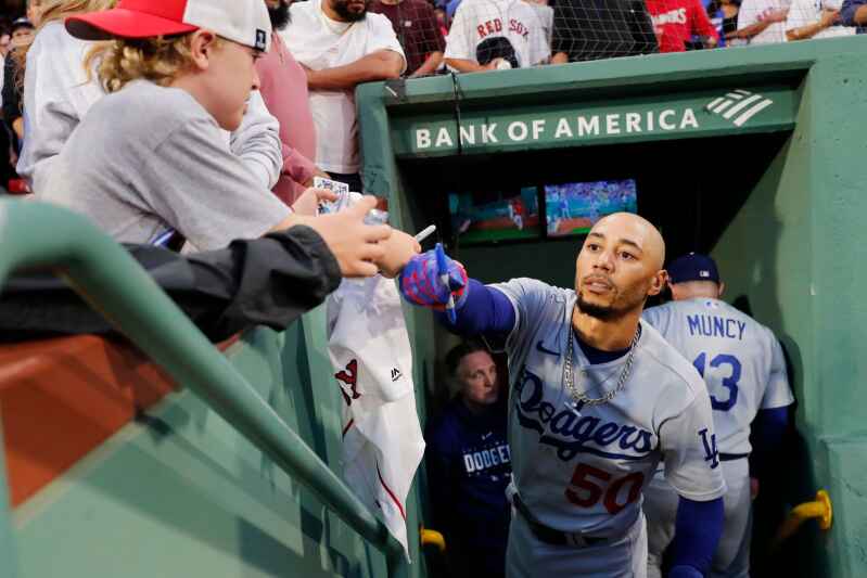 Betts gets ovation, scores twice against former team as Dodgers