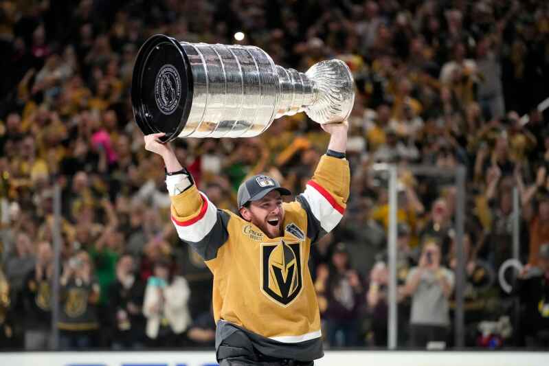 Golden Knights, fans celebrate 1st NHL championship with parade on Las Vegas  Strip