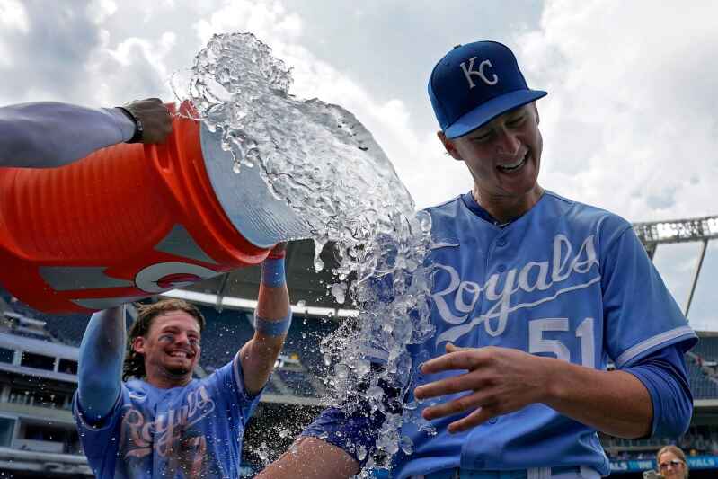 Royals' offense leads Kansas City to win