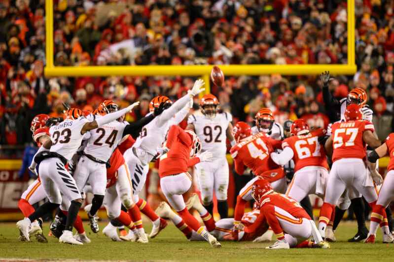 Chiefs top Bengals 23-20 on last-second kick for AFC title