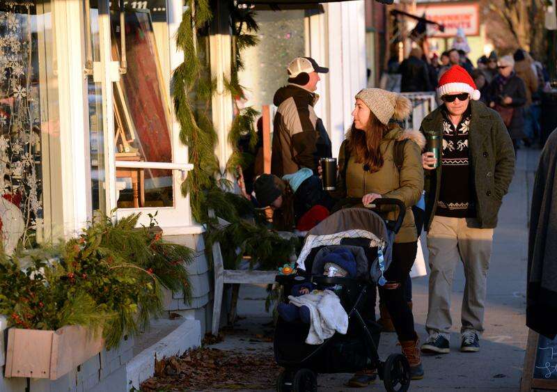 Holiday stroll in Niantic