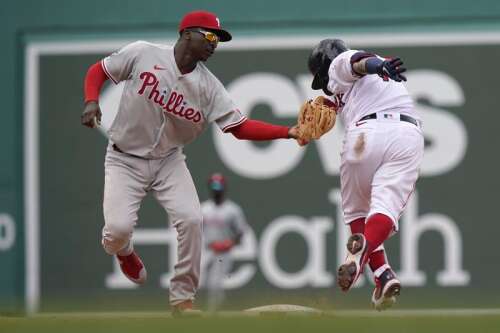 WATCH: Didi Gregorius is fitted for first Phillies jersey with Joe Girardi  helping 