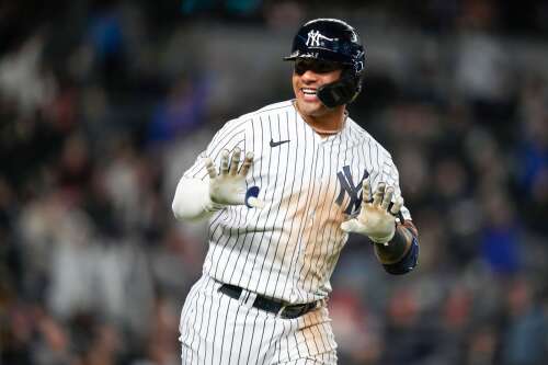 Gleyber Torres, Anthony Rizzo power Yankees past winless Phillies 8-1 - CBS  New York