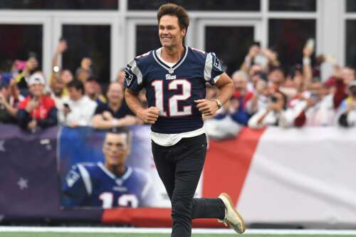 Tom Brady returns to hero's welcome in New England and declares himself a  'Patriot for life' – NewsNation