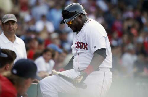 Holt lifts Red Sox over Mariners in 11th inning