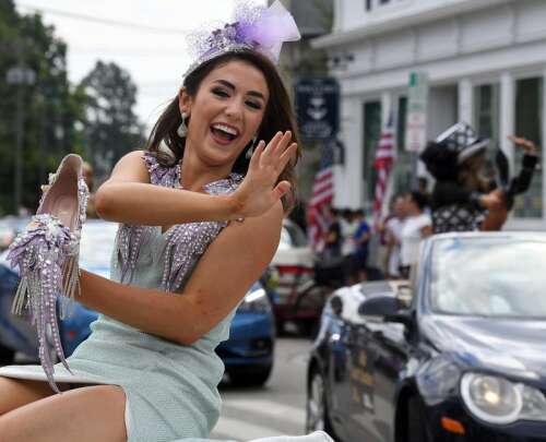 Miss America contestants showcase shoes in parade