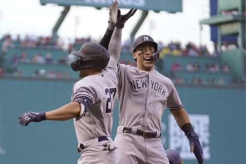 Red Sox score 9 straight, rally past Yanks for series split