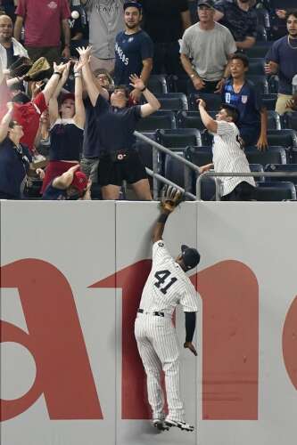 Gonzalez and Bogaerts Power Red Sox to Sweep of Yankees - The New York Times