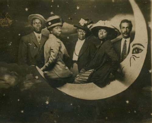 It's Only a Paper Moon: Souvenir Photography in America, 1870-1950 - Lyman  Allyn Art Museum