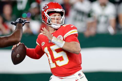 Patrick Mahomes, Chiefs hold on to beat Jets 23-20 with Taylor Swift, Aaron  Rodgers watching - The San Diego Union-Tribune