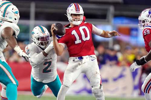 Mostert runs for 2 TDs, Tagovailoa throws for another as Dolphins