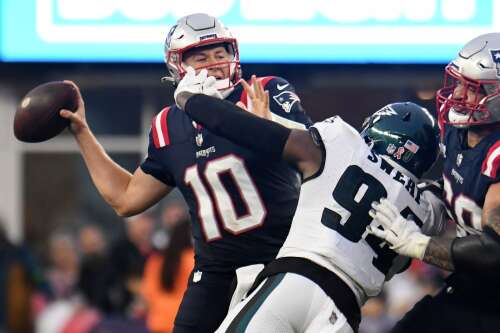 Philly starts fast, hangs on to beat New England