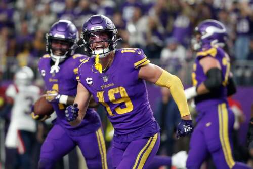 New England Patriots 26-33 Minnesota Vikings: Kirk Cousins throws