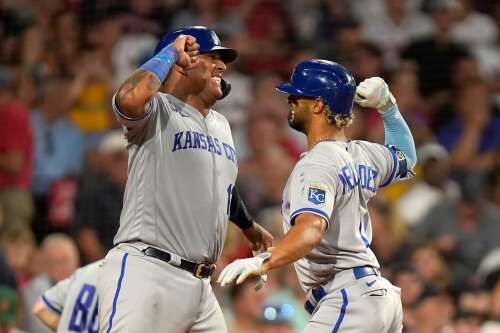 Royals beat Rays 9-8 on Perez's game-ending single