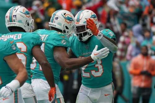 Tagovailoa throws 3 picks, Packers defeat Dolphins 26-20