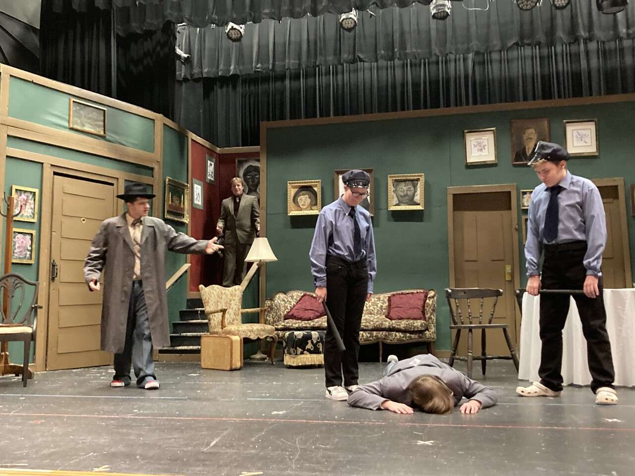 Behind the Scenes of Arsenic and Old Lace – The Patriot Press