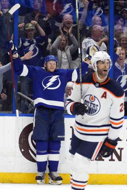 Corey Perry scores 400th NHL goal, Lightning beat Oilers 5-3