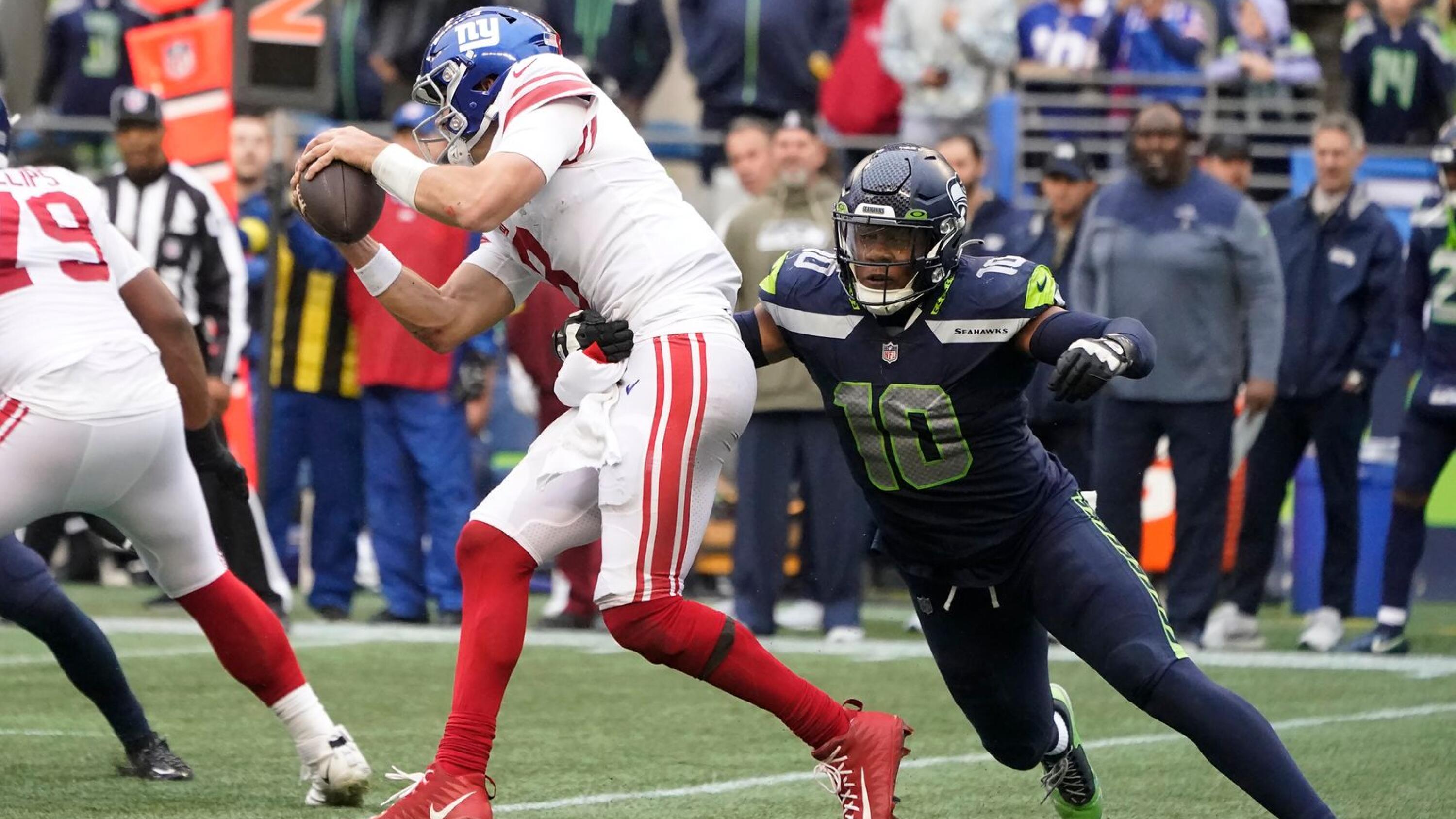 Witherspoon scores on 97-yard pick six, Seahawks beat Giants